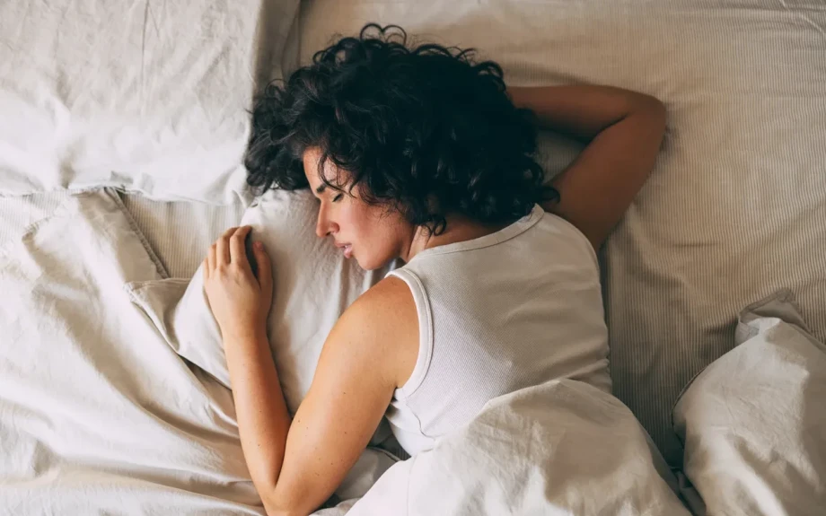 8 χρήσιμα tips για ποιοτικό ύπνο το καλοκαίρι – Δύο ειδικοί συμβουλεύουν