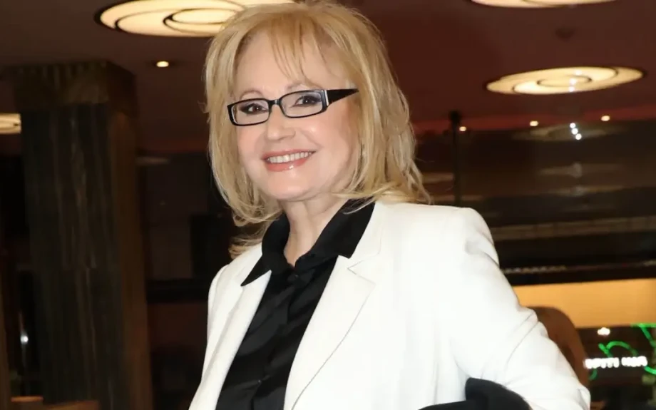 Αγγελική Νικολούλη: Στην πρεμιέρα μου θα βάλω λευκό, το πένθος της μητέρας μου είναι ακόμη νωπό για να βάλω κόκκινο