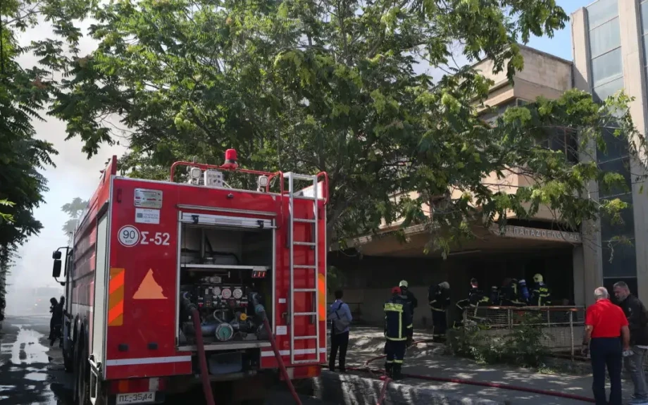 Δράμα: Άνδρας εντοπίστηκε χωρίς τις αισθήσεις του μετά από φωτιά σε διαμέρισμα