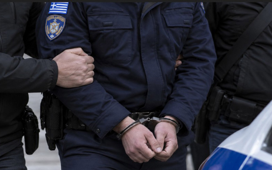Συνελήφθη αστυνομικός για δωροληψία, ψευδή βεβαίωση και παράβαση της νομοθεσίας για τις ταυτότητες