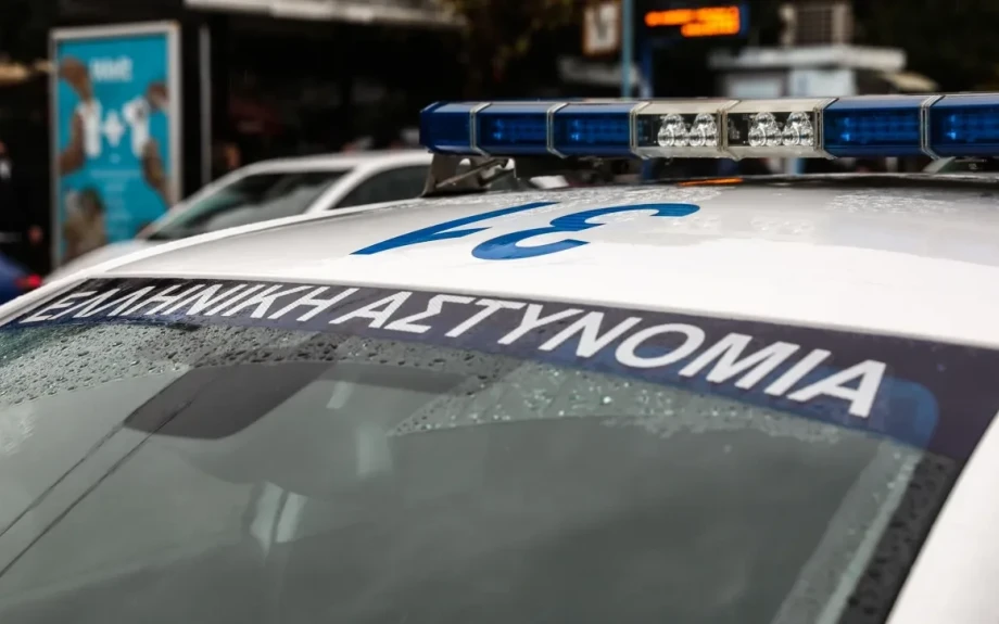 Βρέθηκαν δίδυμα 2 ετών μόνα τους σε διαμέρισμα στην Κυψέλη - Συνελήφθη η μητέρα τους