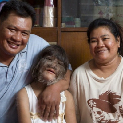 Το κορίτσι λυκάνθρωπος ξυρίστηκε και βρήκε τον έρωτα!