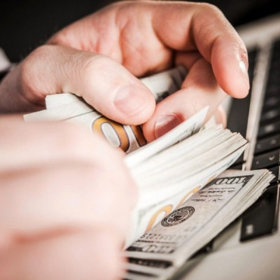 ΑΝΘΡΩΠΟΙ ΠΟΥ ΕΓΙΝΑΝ ΠΛΟΥΣΙΟΙ ΜΕ ΤΟΥΣ ΠΙΟ ΠΕΡΙΕΡΓΟΥΣ ΤΡΟΠΟΥΣ!