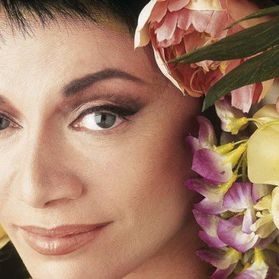 Μαλβίνα Κάραλη : Οι άνθρωποι να συναντιούνται. Να μην απαντιούνται