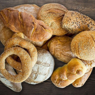 Τα 3 βήματα για να είναι αφράτο το μπαγιάτικο ψωμί σαν να βγήκε μόλις από τον φούρνο