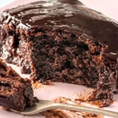 Χωρίς ζάχαρη, αλεύρι και γάλα: Καλοκαιρινή σοκολατόπιτα με μόνο 237 θερμίδες, που την τρώτε χωρίς… τύψεις