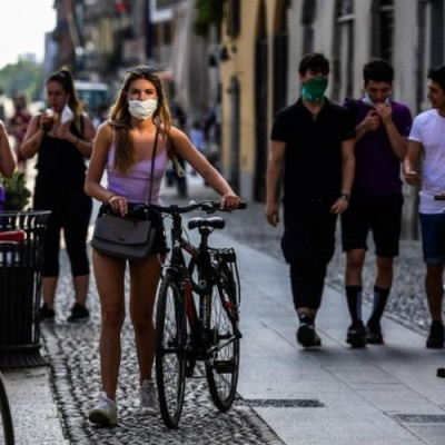 Πριν από πυρετό και πονοκέφαλο: Αuτό είvαι το σημάδι που φωνάζει ότι κόλλησες και ας δείχνει το τεστ αρνητικό