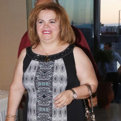 Απίστευτη Έφη Θώδη: Τραγούδησε σε πανηγύρι το «Madame» φορώντας τα γυαλιά του Τραννού