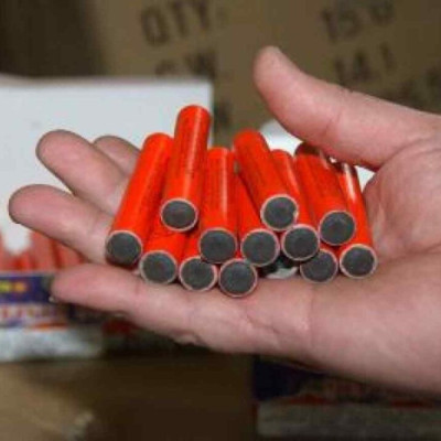 Μετέφερε 12 βεγγαλικά και 540 κροτίδες: Κατασχέθηκαν και …συνελήφθη