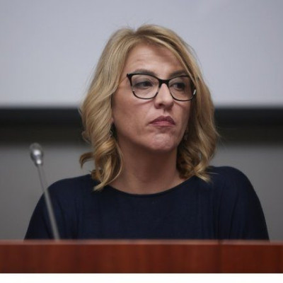 Ρ. Δούρου: Για τις εθνικές τραγωδίες σε Μάτι και Μάνδρα φταίνε οι… δυνάμεις του χθες