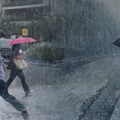 Καιρός: Bροχές, καταιγίδες και σκόνη μέχρι την Τρίτη σε όλη τη χώρα