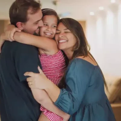 Πώς «διδάσκεται» η ευτυχία στα παιδιά – Τι να γνωρίζουν οι γονείς