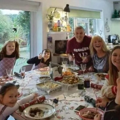 Η γιαγιά «Σκρουτζ» που χρεώνει την…οικογένειά της για το εορταστικό τραπέζι, αύξησε φέτος την τιμή