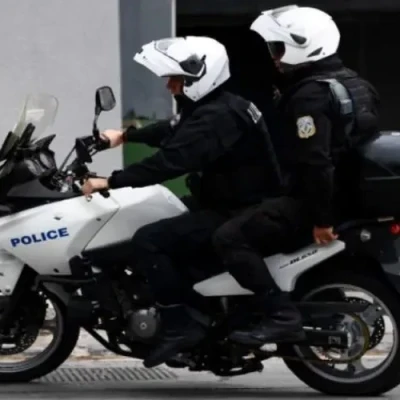 Εύβοια: Έκαψε με σίδερο το θετό ανάπηρο παιδί του!