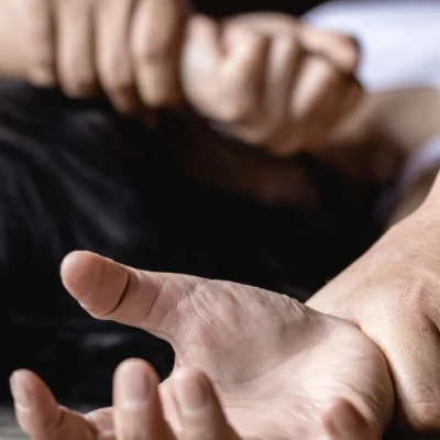 Φρίκη στη Λαμία: Ζευγάρι βίασε 19χρονη, ενώ ήταν μεθυσμένη – Την τράβηξαν βίντεο