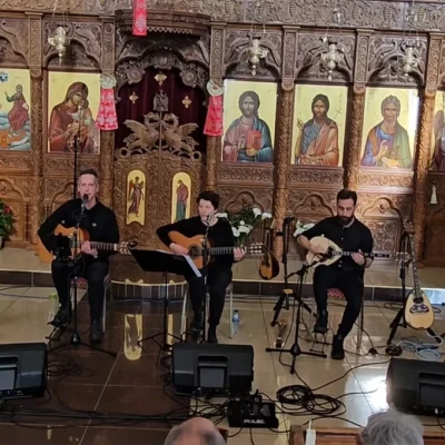 Σάλος με συναυλία σε ελληνική εκκλησία στην Αγγλία – Το μπουζούκι και τα παλαμάκια ξεσήκωσαν θύελλα αντιδράσεων