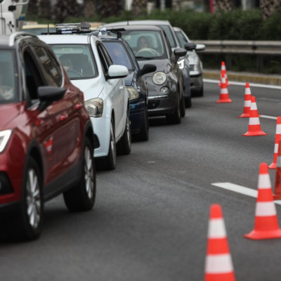 Κλειστή η Λεωφόρος Ποσειδώνος εξαιτίας της επιχείρησης εξουδετέρωσης βόμβας του Β' Παγκοσμίου που βρέθηκε στον χώρο του πρώην αεροδρομίου στο Ελληνικό, Πέμπτη 26 Οκτωβρίου 2023. 
(ΓΙΑΝΝΗΣ ΠΑΝΑΓΟΠΟΥΛΟΣ/EUROKINISSI)