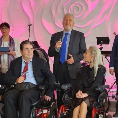 Τον πρόεδρο και διευθύνοντα σύμβουλο του ΟΑΣΘ Κώστα Ταγγίρη βράβευσε ο Πανελλήνιος Σύλλογος Παραπληγικών