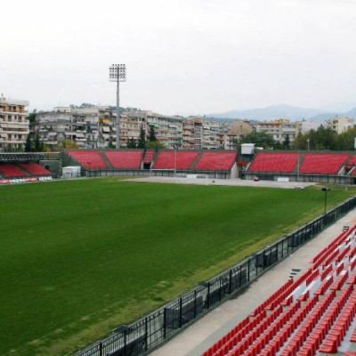 Με ποιανού άδεια γίνονται έργα στην κερκίδα μπροστά από το δημοτικό σχολείο – Έργα καλοπισμού (;) από την ΠΑΕ Πανσερραικός;