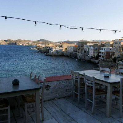 Νησιά: Με φαγητό «στο χέρι» και από το σούπερ μάρκετ οι τουρίστες - Πτώση για την εστίαση