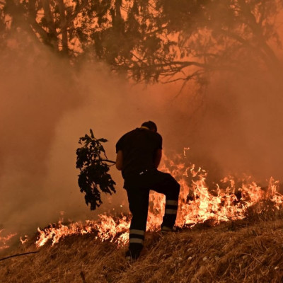 Χειροπέδες σε υπαλλήλους του ΔΕΔΔΗΕ για τη φωτιά στην Κερατέα - Αναζητείται διευθυντικό στέλεχος