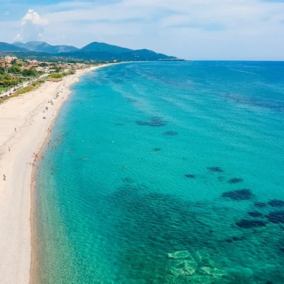 Η μεγαλύτερη παραλία της Ευρώπης βρίσκεται στην Ελλάδα και έχει μήκος 25 χιλιόμετρα