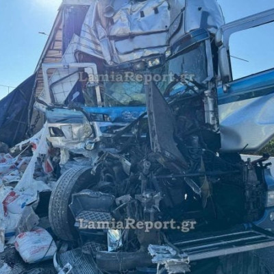 Τροχαίο με νταλίκες στη Λαμία – Γέμισε αλεύρι η Εθνική Οδός