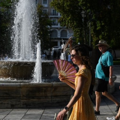 Πώς να Αποφεύγουμε τη Ζέστη: Έξυπνες Συμβουλές για να Μένουμε Δροσεροί το Καλοκαίρι