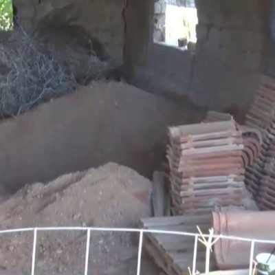 Βοιωτία: Φρίκη από τις αποκαλύψεις για την 62χρονη που έθαψε τη μητέρα της σε στάβλο