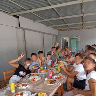 Για τα παιδιά του παραρτήματος ΑΑΑμεα Σερρών: Γεύμα αγάπης του Ε.Φ.Τ. του ιερού Μητροπολιτικού Ναού Παμμ. Ταξιαρχών Σερρών