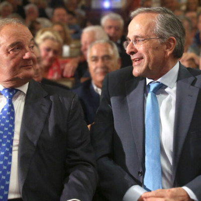 Από Καραμανλή, Σαμαρά και Βενιζέλο τριπλό χτύπημα για τον Μητσοτάκη