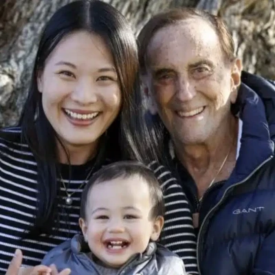 Εκείνος 93 ετών, εκείνη 37 και έφεραν στον κόσμο ένα αγοράκι – Το ζευγάρι θέλει να αποκτήσει κι άλλο παιδί