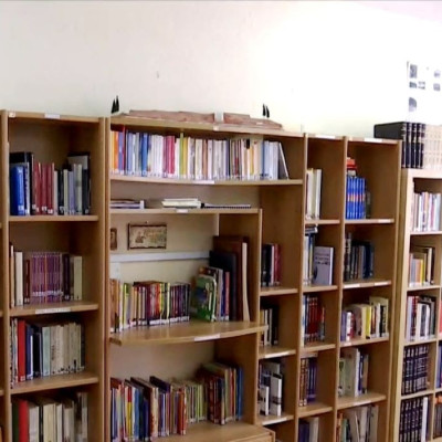 Στη Σχολική - Δανειστική Βιβλιοθήκη «ΒΑΣΙΛΕΙΟΣ ΜΑΝΤΖΑΡΟΥΔΗΣ» του Γυμνασίου Σκουτάρεως «ΤΟ ΠΑΙΔΙ ΠΟΥ ΑΛΛΑΞΕ ΤΟΝ ΚΟΣΜΟ» της Σταυρούλας Ραντούδη