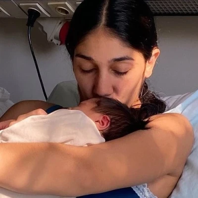 Γέννησε η Παρασκευή Κερασιώτη – Οι πρώτες φωτογραφίες με τον γιο της και η συγκίνηση