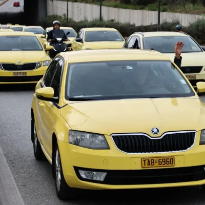 Τραβούν ξανά «χειρόφρενο» τα ταξί - Παρατείνουν την απεργία και για 20 και 21 Ιανουαρίου