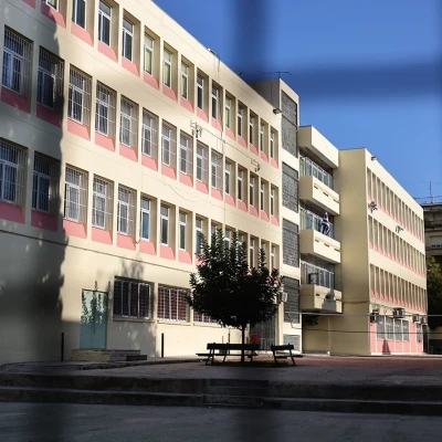 Εκτός σχολικής μονάδας η διευθύντρια του ΕΠΑΛ Χαλανδρίου που έβαζε μαθητές να σκάβουν