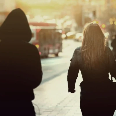 Στη φυλακή 55χρονη stalker: Έγινε η «σκιά» δημοσιογράφου για 15 χρόνια, της έστελνε δώρα και της ζητούσε να βρεθούν