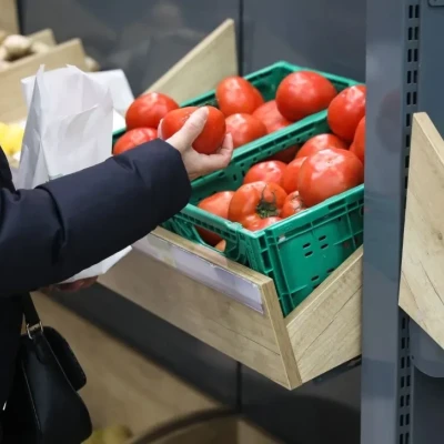 Ψώνια της τελευταίας στιγμής για το τραπέζι της Ανάστασης: Τι ώρα κλείνουν τα σουπερμάρκετ