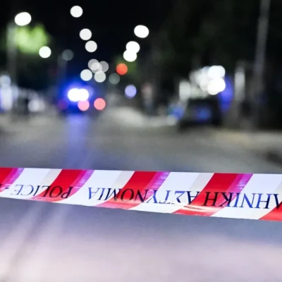 Αίγιο: Nεκρός εντοπίστηκε 58χρονος Αμερικανός – Πού προσανατολίζεται η Αστυνομία