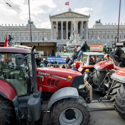 300 τρακτέρ κατέκλυσαν τους δρόμους της Βιέννης