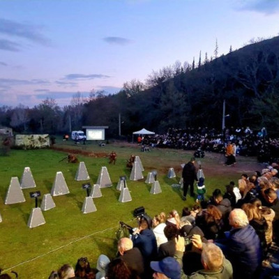 Βραδινή αναπαράσταση της μάχης του Ιστίμπεη το Σάββατο στο παλαιό στρατόπεδο Νέου Πετριτσίου