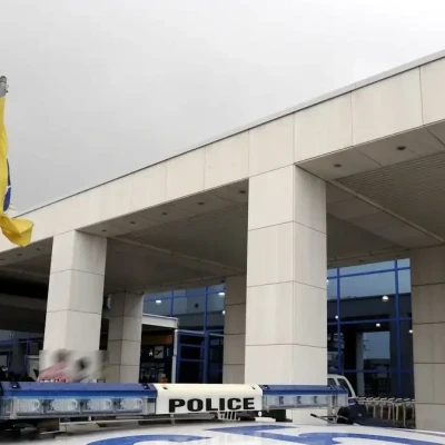 Χειροπέδες σε 40χρονο αλλοδαπό στο «Ελευθέριος Βενιζέλος», καταζητείτο με ευρωπαϊκό ένταλμα για διακίνηση μεταναστών