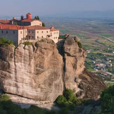 Νεκρή η γυναίκα που έπεσε από το βράχο της μονής του Αγίου Στεφάνου στα Μετέωρα