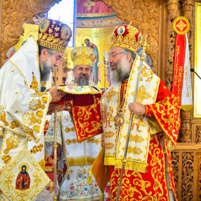 Ρεθύμνης Πρόδρομος στον εορτάζοντα ιερό Ναό Αγ. Νικήτα-Το Καρπενήσι, σήμερα, την Κρήτη ανταμώνει και στην Μακεδονία μας τις προσευχές ενώνει!