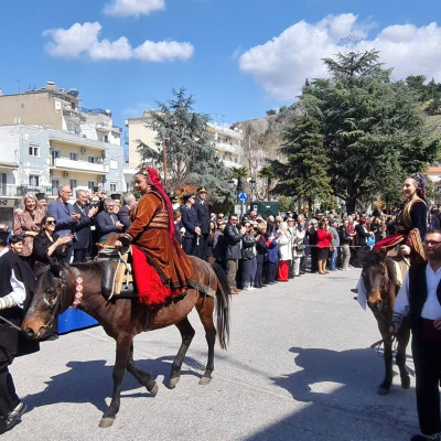 Σιδηρόκαστρο 2026: Γυναίκες πάνω σε άλογα τιμούν το 1821 και εντυπωσιάζουν στην παρέλαση