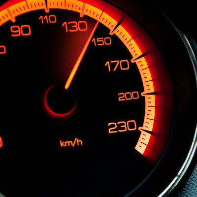 Εθνική Οδός: Η ιδανική ταχύτητα για να μην καίμε βενζίνη – Μέχρι πόσα χιλιόμετρα πρέπει να πηγαίνουμε