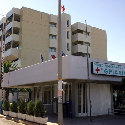 Τροχαίο ατύχημα με έναν σοβαρά τραυματία στο Μενίδι