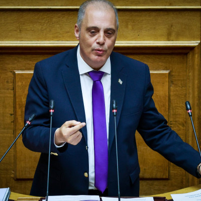 Κυριάκος Βελόπουλος και Κώστας Φλώρος τσακώθηκαν για την «καράφλα»!