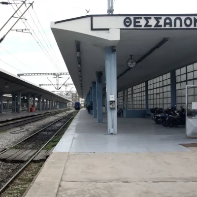 Διακοπή των δρομολογίων στο τμήμα Θεσσαλονίκη – Σίνδος λόγω ατόμου στις ράγες
