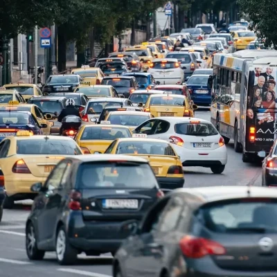400.000 παράνομα οχήματα στους ελληνικούς δρόμους